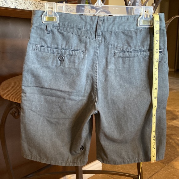 Boys Volcom shorts - Picture 2 of 5